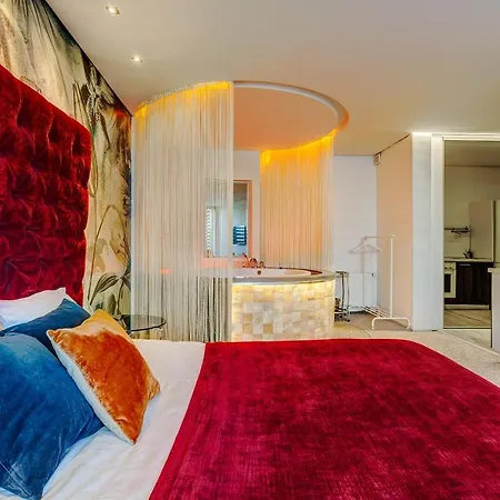 With Jaccuzi * Вільнюс