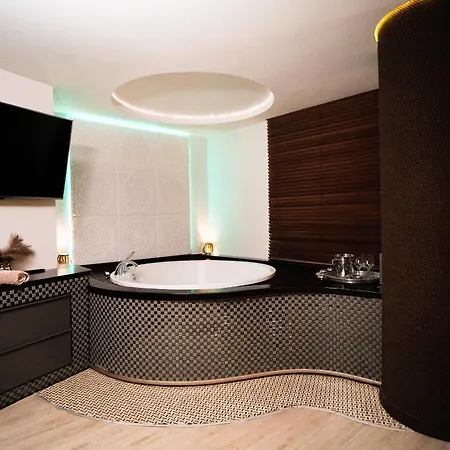 With Jaccuzi Apartment *