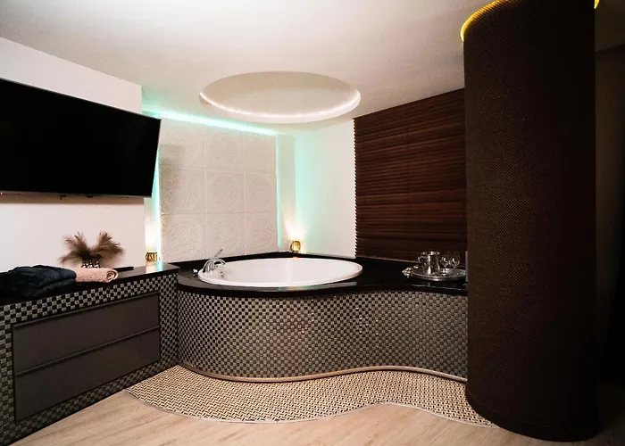 With Jaccuzi Apartament *